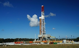 国内石油服务产业格局：国企主导油服市场，民企发展油气设备